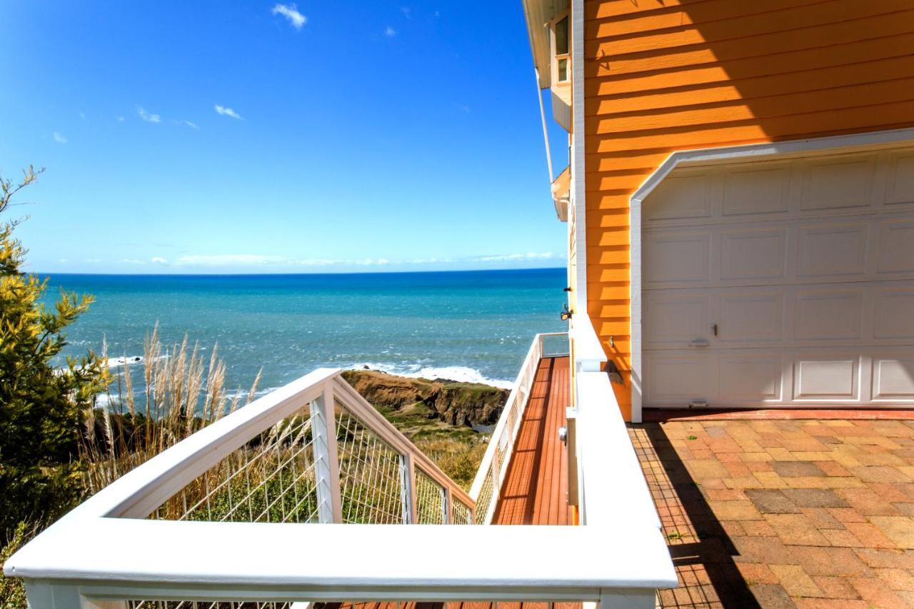 Amazing Oceanview 2 Bedroom Oceanfront! By Oceanviewhottubs Shelter Cove, Ca Tesla Ev Station 外观 照片