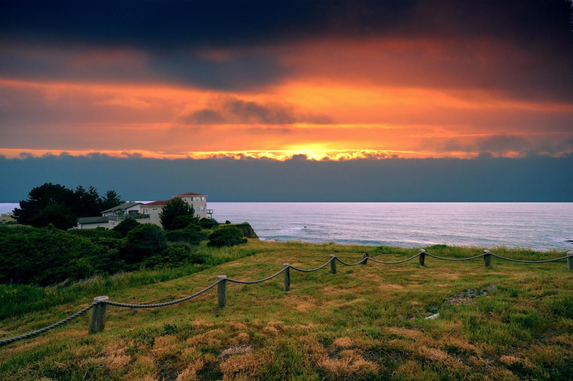 Amazing Oceanview 2 Bedroom Oceanfront! By Oceanviewhottubs Shelter Cove, Ca Tesla Ev Station 外观 照片